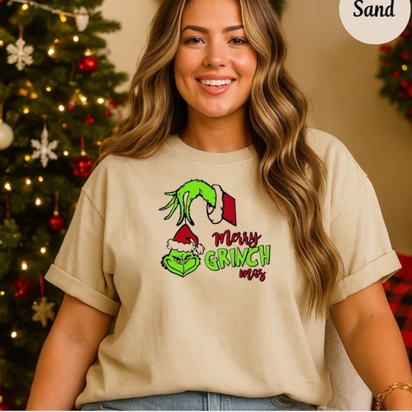 Handmade Merry Grinchmas Graphic Tee - Picture 1 of 1